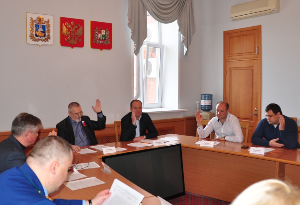 Игорь Фаталиев провел заседание комитета по законности и местному самоуправлению