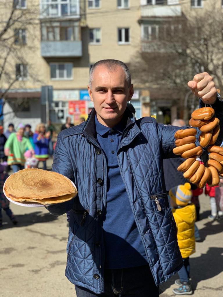 Хороша весна, да трижды Масленица: Александр Резников организовал праздники для жителей своего округа