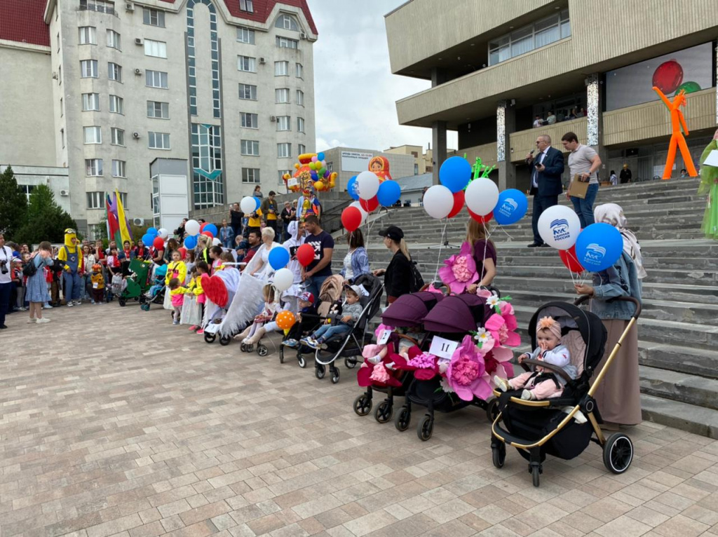 В  Международный день защиты детей в Ставрополе прошел «Парад колясок»