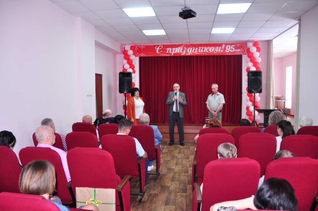 Георгий Колягин поздравил коллектив производственного предприятия «Свет» с юбилеем организации