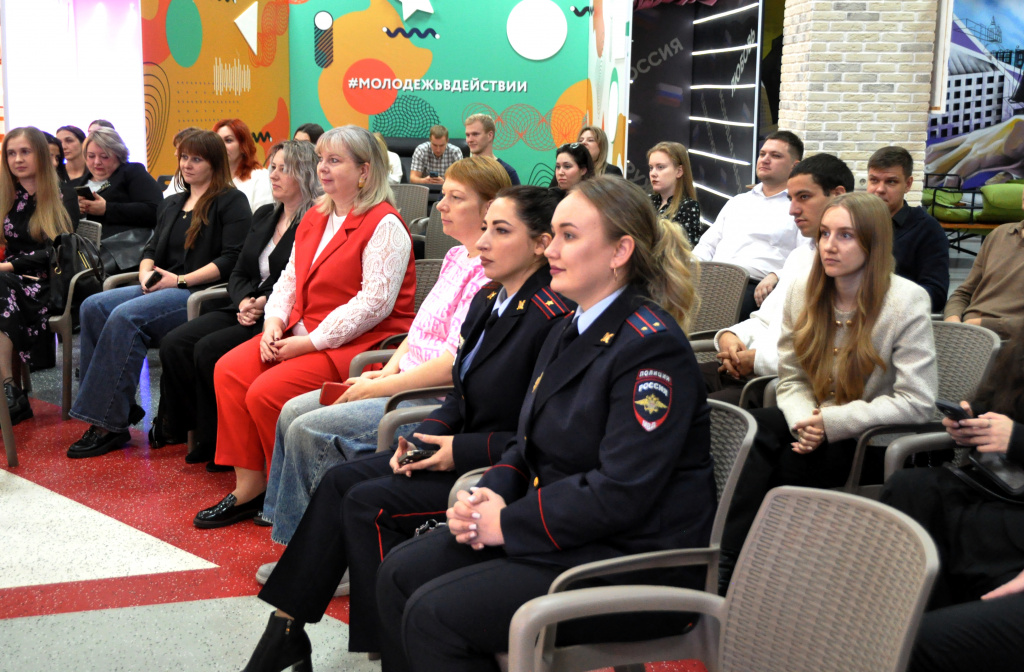 Волонтеры, добровольцы, активисты