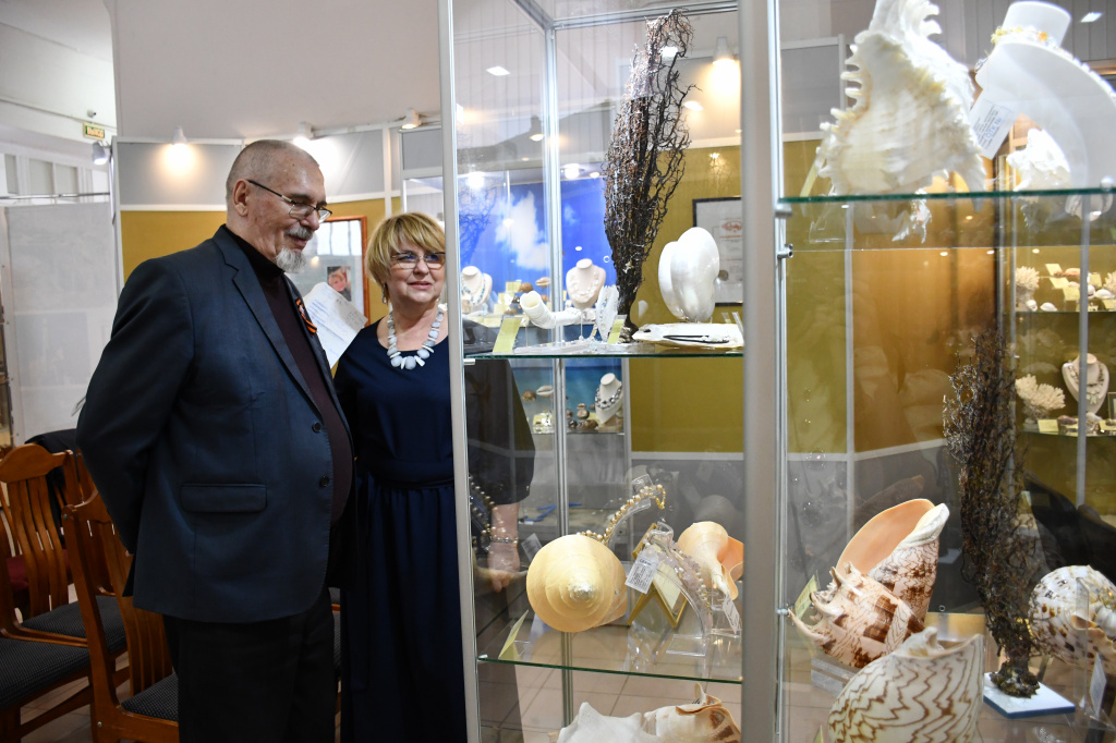 В Ставропольском музее-заповеднике открылась выставка «Ветер странствий…Литораль»: симбиоз ювелирного искусства и природных раритетов