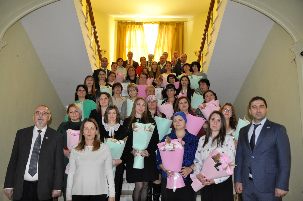 В Ставропольской городской Думе чествовали матерей-активисток в преддверии праздника