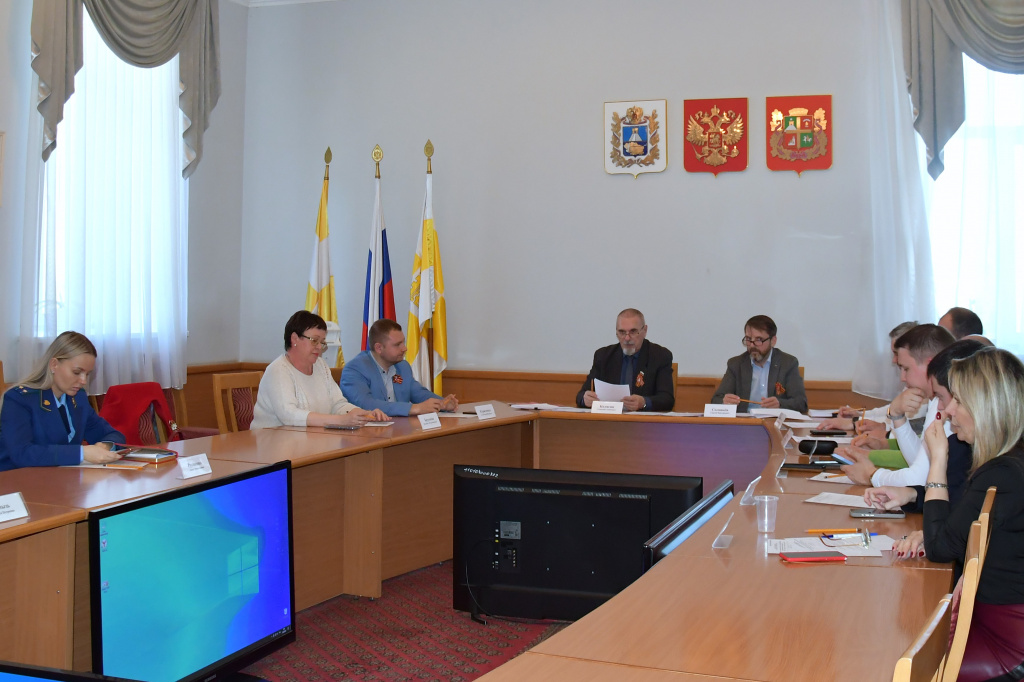 Сергей Соловьев провел заседание комитета городской Думы по законности, местному самоуправлению и развитию гражданского общества