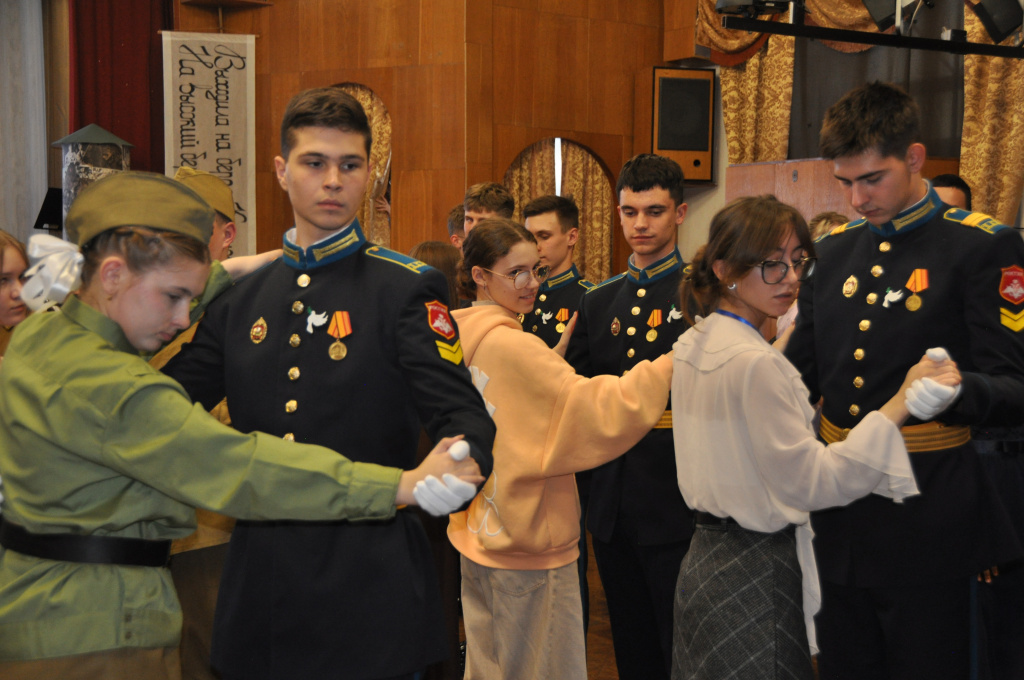 В ставропольской школе-интернате № 36 прошел «Бал Победы» 