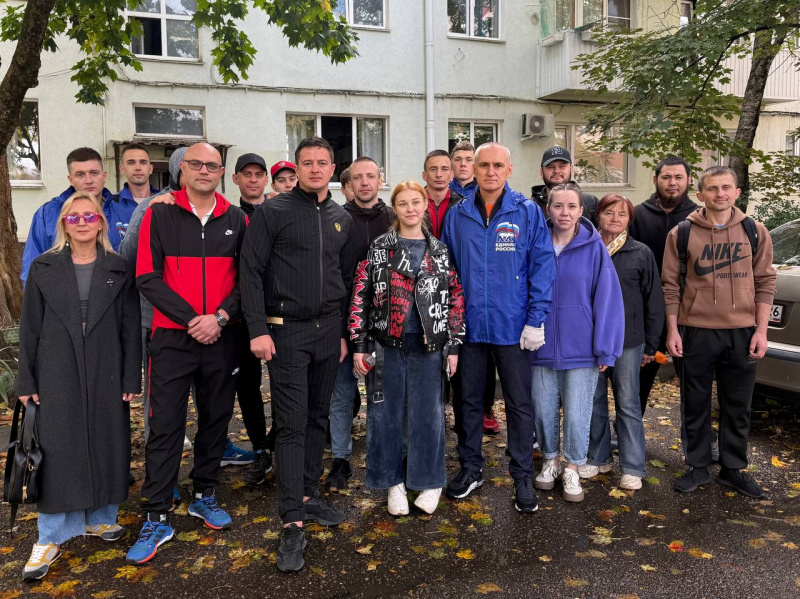 Депутаты городской Думы провели социальную акцию по закрашиванию опасных надписей на фасадах жилых домов