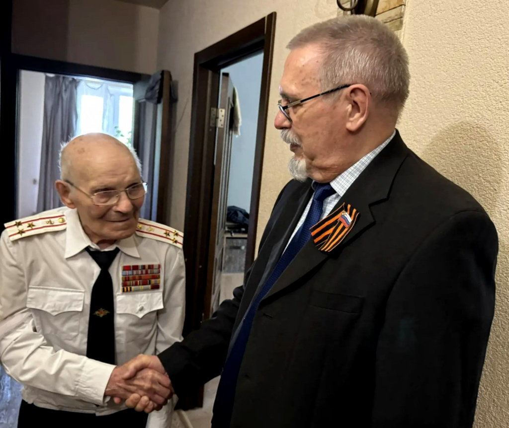 Георгий Колягин навестил ветерана-фронтовика Дмитрия Назаровича Скоробогача