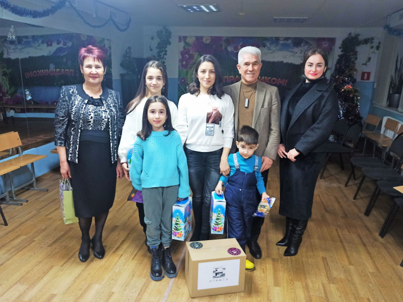 С любовью от сердца: Геннадий Тищенко поздравил многодетные семьи своего округа